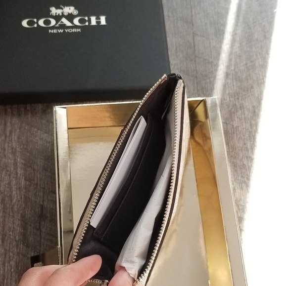 🔥LAST1🔥NIB COACH LEATHER CORNER ZIP SIG WRISTLET - Picture 6 of 7
